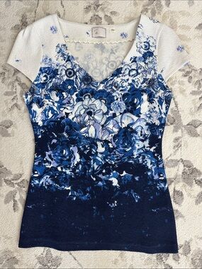NWOT Anthropologie Blue & White Floral V-Neck Short Sleeve Top